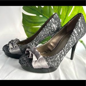 💲Last chance💲 CARLOS Black Gray Stiletto Heels with Satin Ribbon Size 7.5
